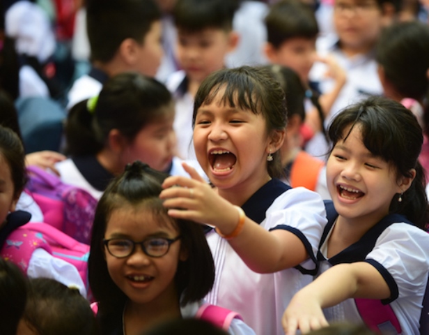 Hà Nội tạm dừng yêu cầu phụ huynh xác nhận cư trú cho con chuyển cấp học 