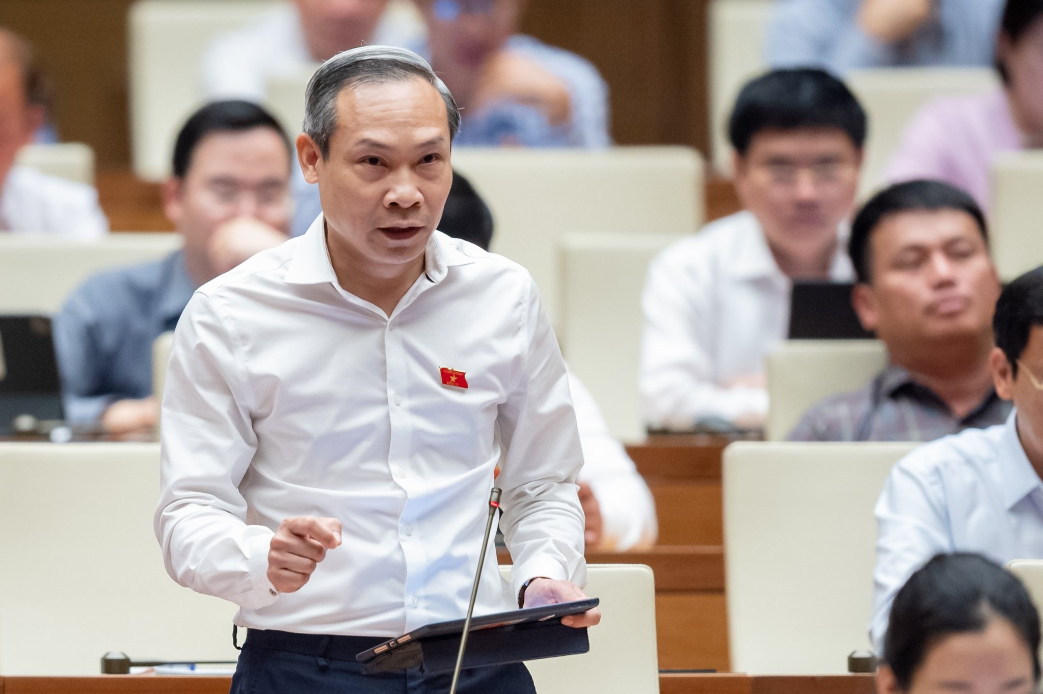 Đại biểu lo ngại áp dụng Luật Đấu thầu cho công ty con của DNNN tác động đến TTCK 