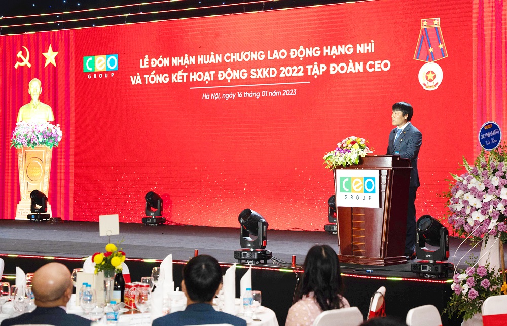 Tập đoàn CEO đón nhận Huân chương Lao động hạng Nhì