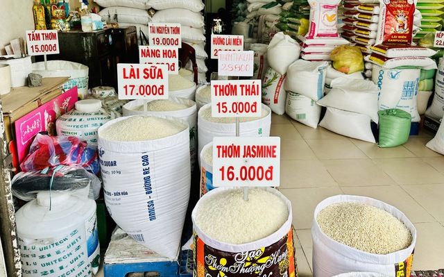 Giá gạo tăng nóng TP.HCM yêu cầu kiểm tra giá bán tại chợ đại lý 