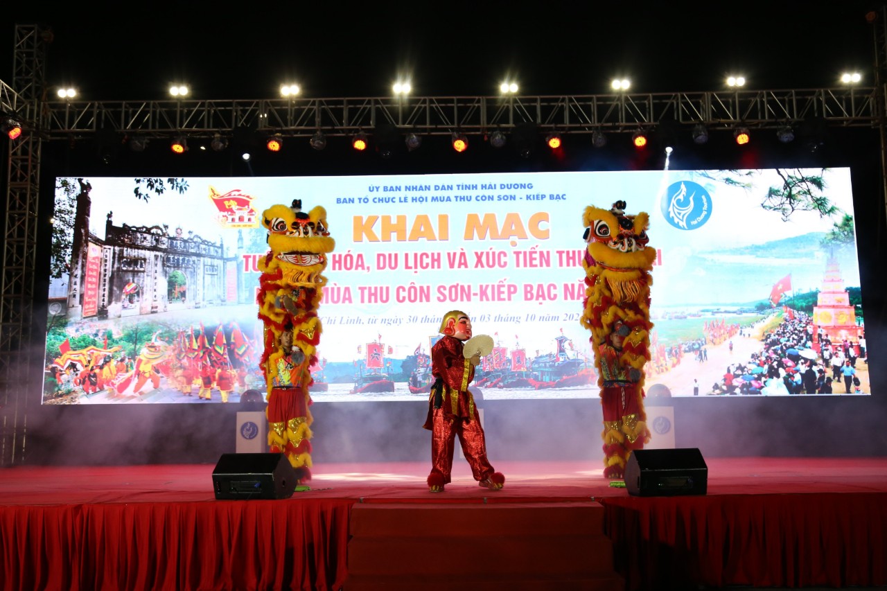 Khai mạc Tuần Văn hóa du lịch và Xúc tiến <a style='color:#222' onclick='ga('send', 'event', 'trendings desktop', 'click','thương mại',1.00, {'nonInteraction': 1});' href='/thuong-truong/thuong-mai.html'>thương mại</a> tại Kiếp Bạc 