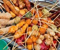 Tiềm ẩn nguy cơ mất an toàn vệ sinh từ đồ ăn vặt cổng trường 