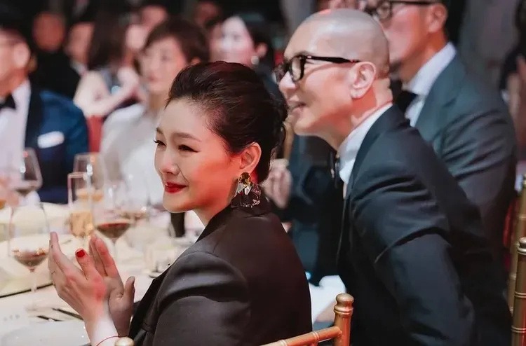 Gia đình bán trang sức của Từ Hy Viên vì thiếu tiền