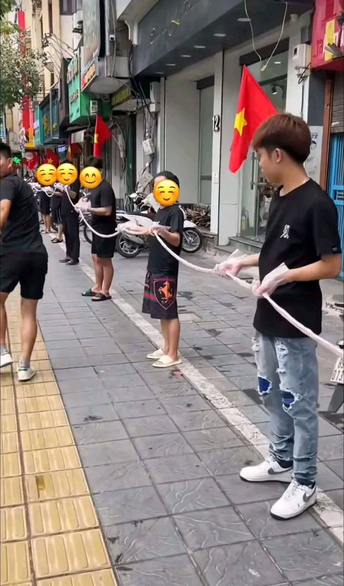 Lan truyền lòng se điếu dài 40 mét Cảnh báo gian lận <a style='color:#222' onclick='ga('send', 'event', 'trendings desktop', 'click','thương mại',1.00, {'nonInteraction': 1});' href='/thuong-truong/thuong-mai.html'>thương mại</a> và rủi ro an toàn thực phẩm 