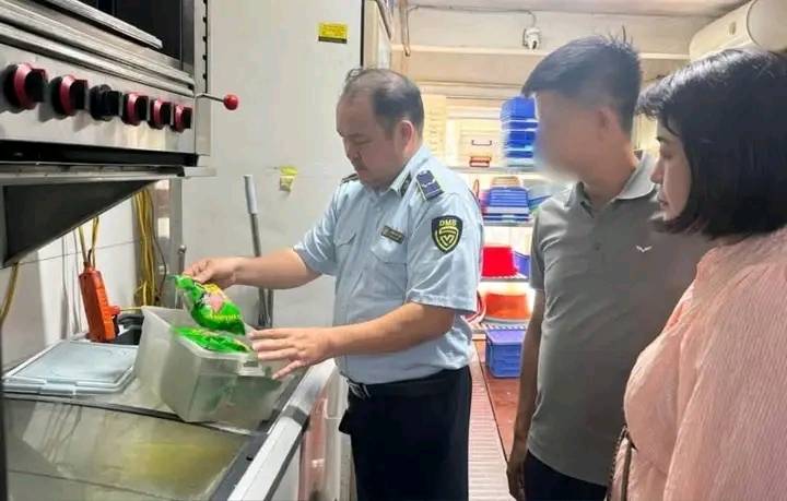 “Khoe lòng” dài 40 mét gây bão mạng quán ăn bị kiểm tra Câu view liệu có đi kèm… chém giá 