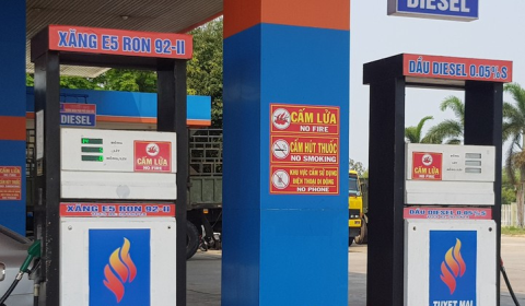 Khi sự phục vụ trở thành gánh nặng Góc nhìn xã hội từ vụ “mẹ thiên hạ” và nhân viên cây xăng 