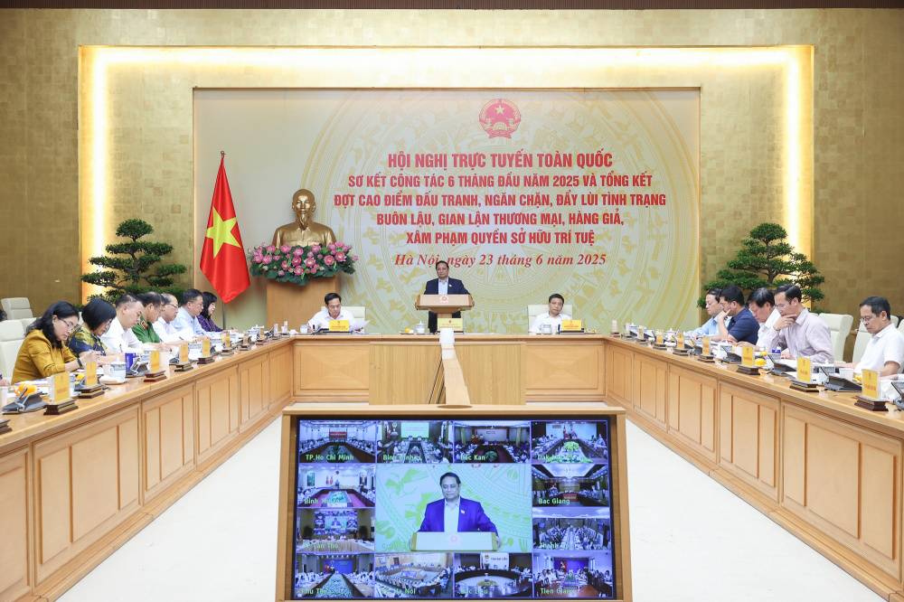 Thủ tướng Kiên quyết tuyên chiến đấu tranh ngăn chặn đẩy lùi quét sạch tình trạng buôn lậu gian lận <a style='color:#222' onclick='ga('send', 'event', 'trendings desktop', 'click','thương mại',1.00, {'nonInteraction': 1});' href='/thuong-truong/thuong-mai.html'>thương mại</a> hàng giả 