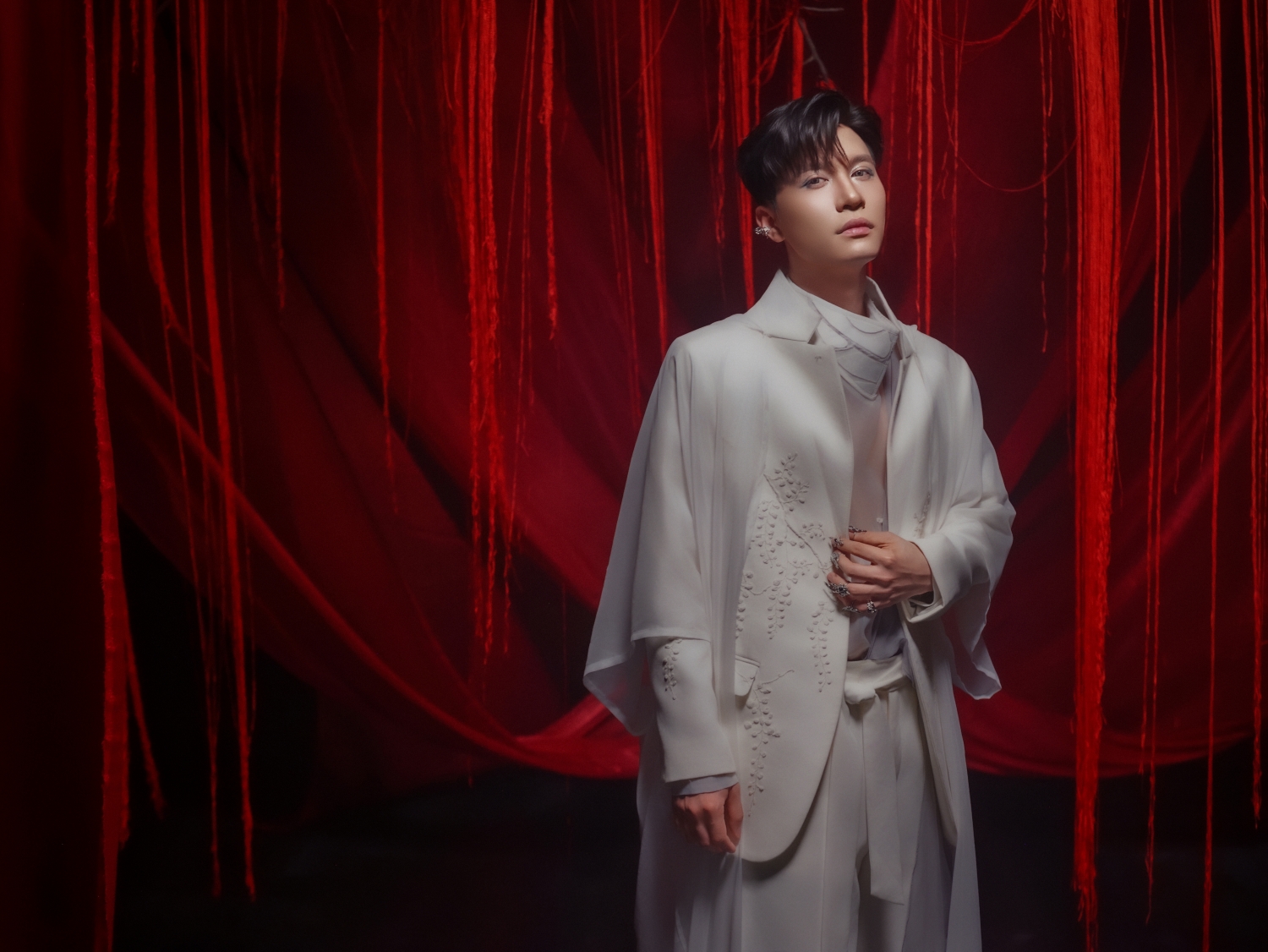 Phạm Anh Duy tung MV mới trước thềm đi concert ‘Anh trai say hi’ ở Mỹ