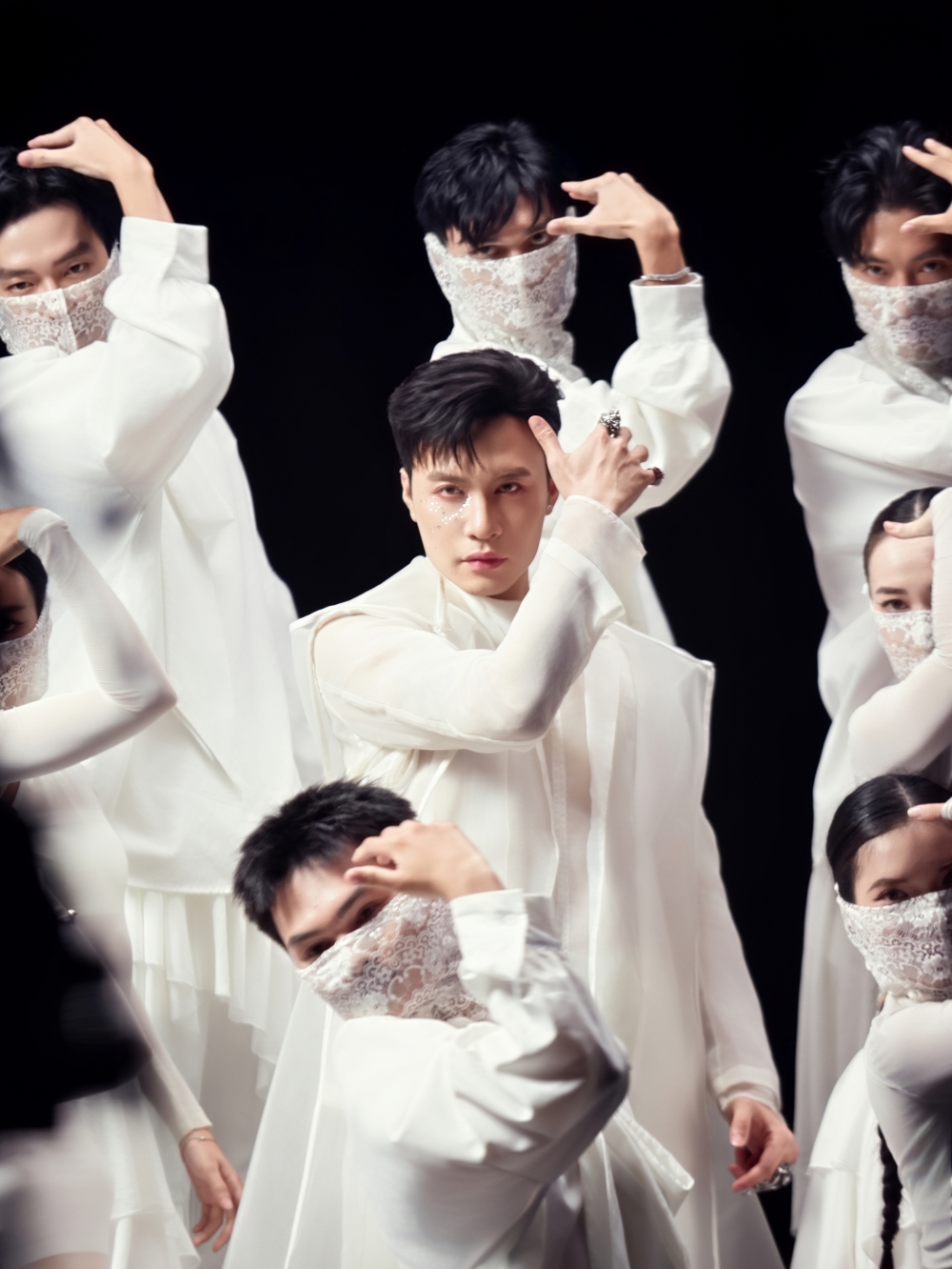 Phạm Anh Duy tung MV mới trước thềm đi concert ‘Anh trai say hi’ ở Mỹ
