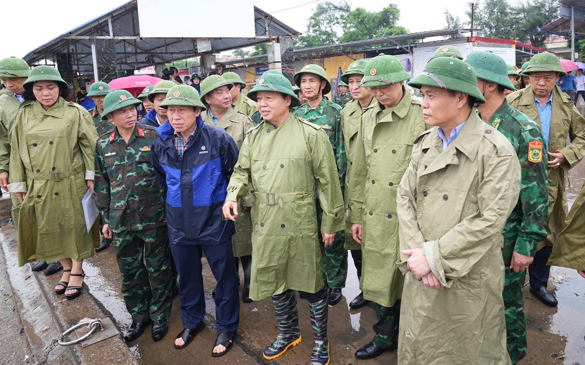 Phó Thủ tướng Trần Hồng Hà kiểm tra công tác phòng chống bão số 3 tại Hải Phòng 