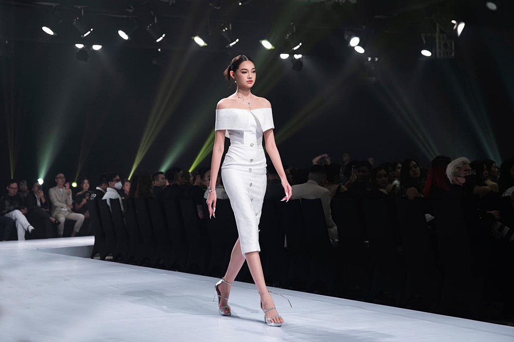 Nhan sắc xinh đẹp của ma nữ mới tham gia màn ảnh Việt