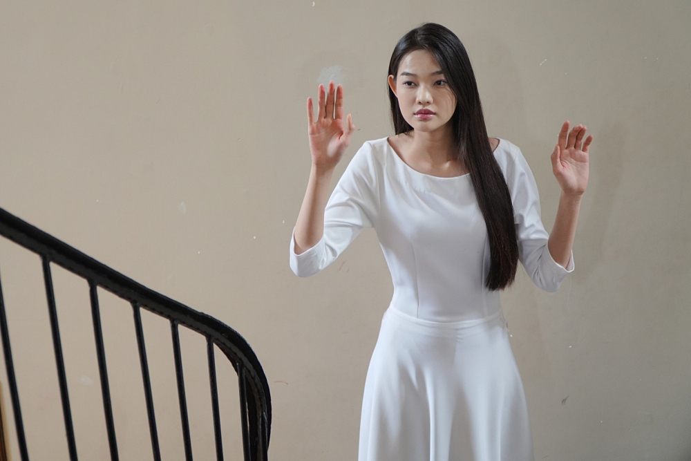 Nhan sắc xinh đẹp của ma nữ mới tham gia màn ảnh Việt