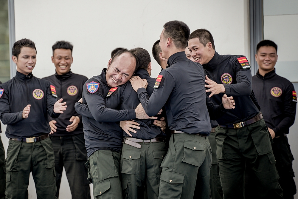 Tiến Luật bị đánh vỏ chai vào đầu Đau thì ít mà… quê thì nhiều