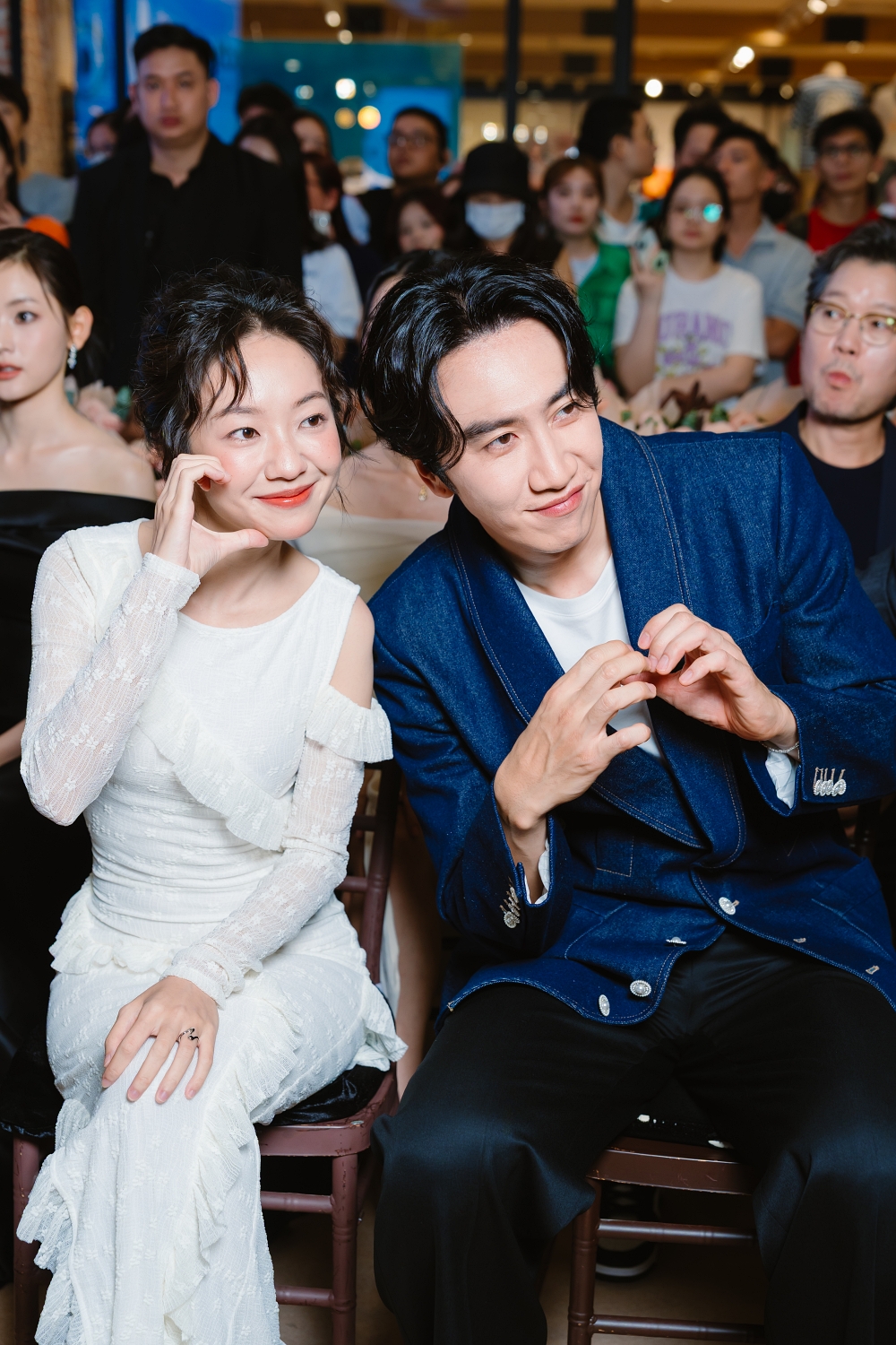 Hoàng Hà tay trong tay cùng Lee Kwang Soo khiến khán giả hú hét vì quá đẹp đôi