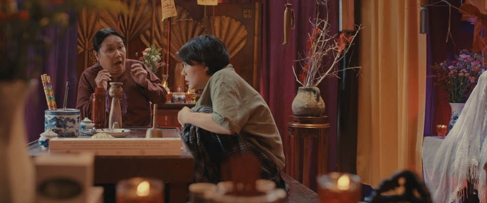 Vân Trang bị Huỳnh Đông cho ăn liên hoàn tát