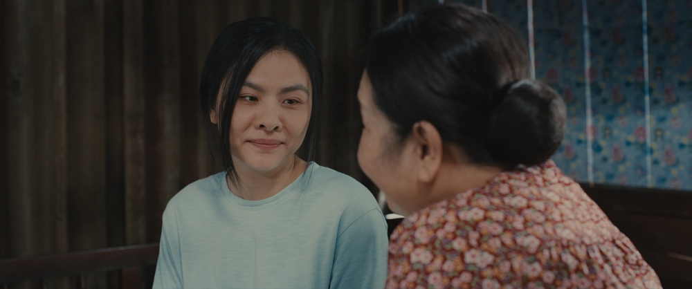 Vân Trang bị Huỳnh Đông cho ăn liên hoàn tát