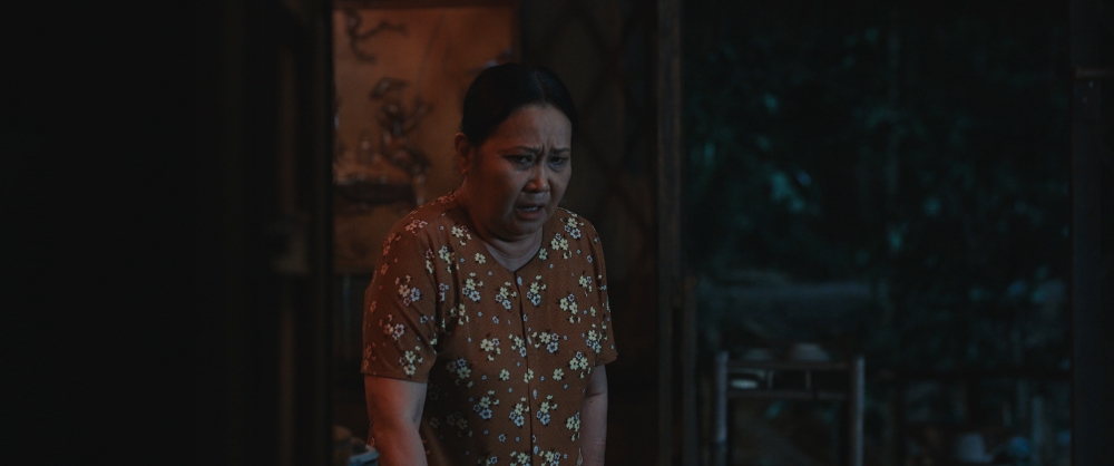 Vân Trang bị Huỳnh Đông cho ăn liên hoàn tát