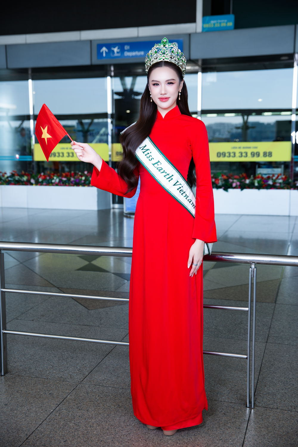 Á hậu Việt được tặng vàng tại sân bay trước khi lên đường thi Miss Earth 2025