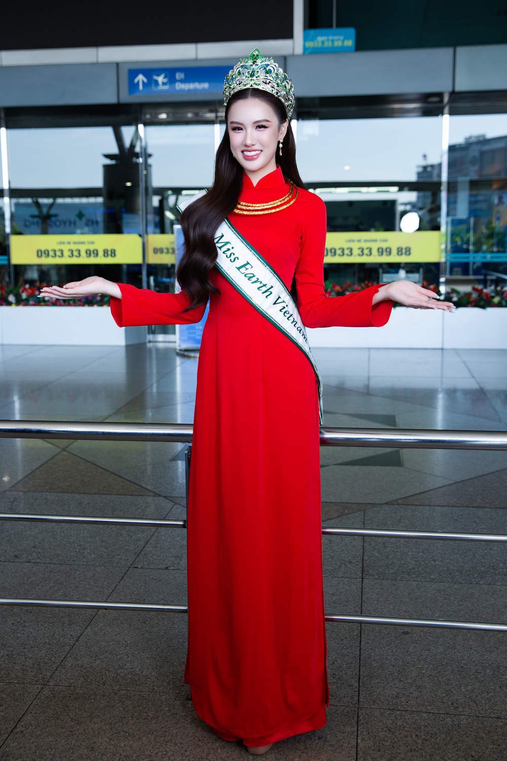 Á hậu Việt được tặng vàng tại sân bay trước khi lên đường thi Miss Earth 2025