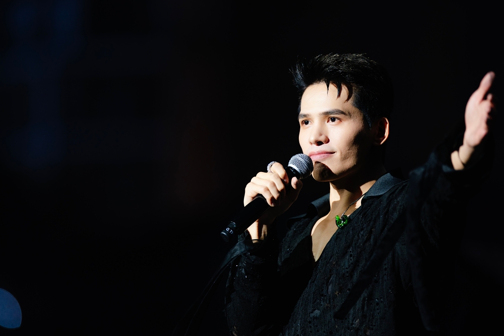 Concert Quốc Thiên chính chủ ủng hộ từ thiện 200 triệu đồng khách mời khuấy đảo sân khấu