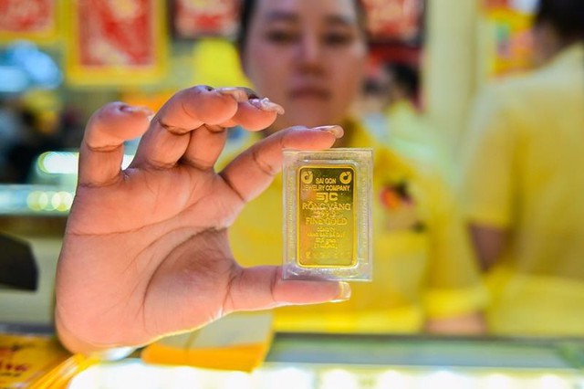 Vàng thế giới rung lắc vì địa chính trị, chuyên gia cảnh báo rủi ro “lướt sóng”