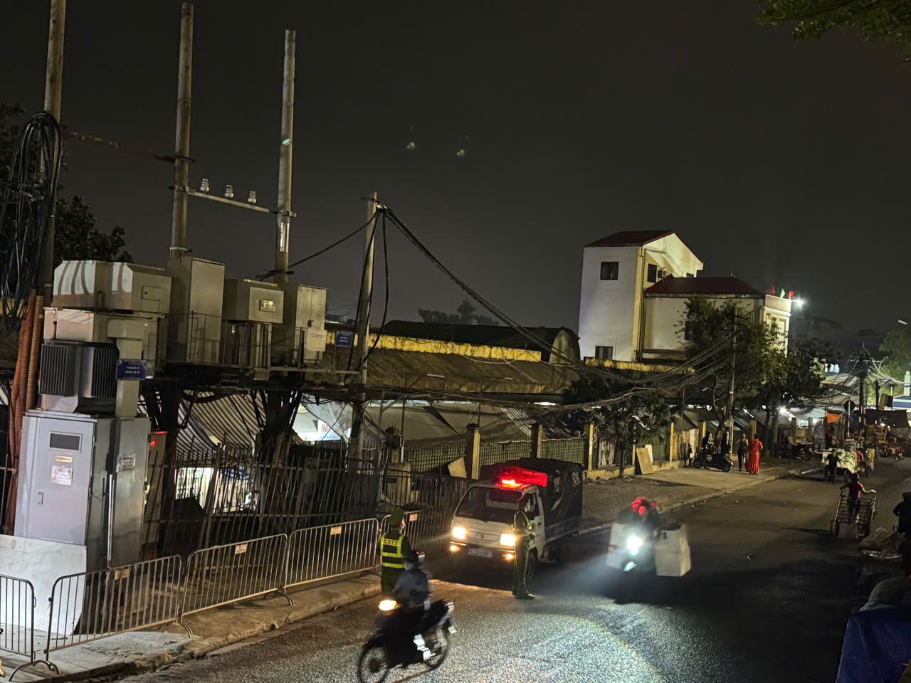 Phường Hồng Hà: Kiên quyết xử lý dứt điểm tình trạng lấn chiếm vỉa hè để buôn bán