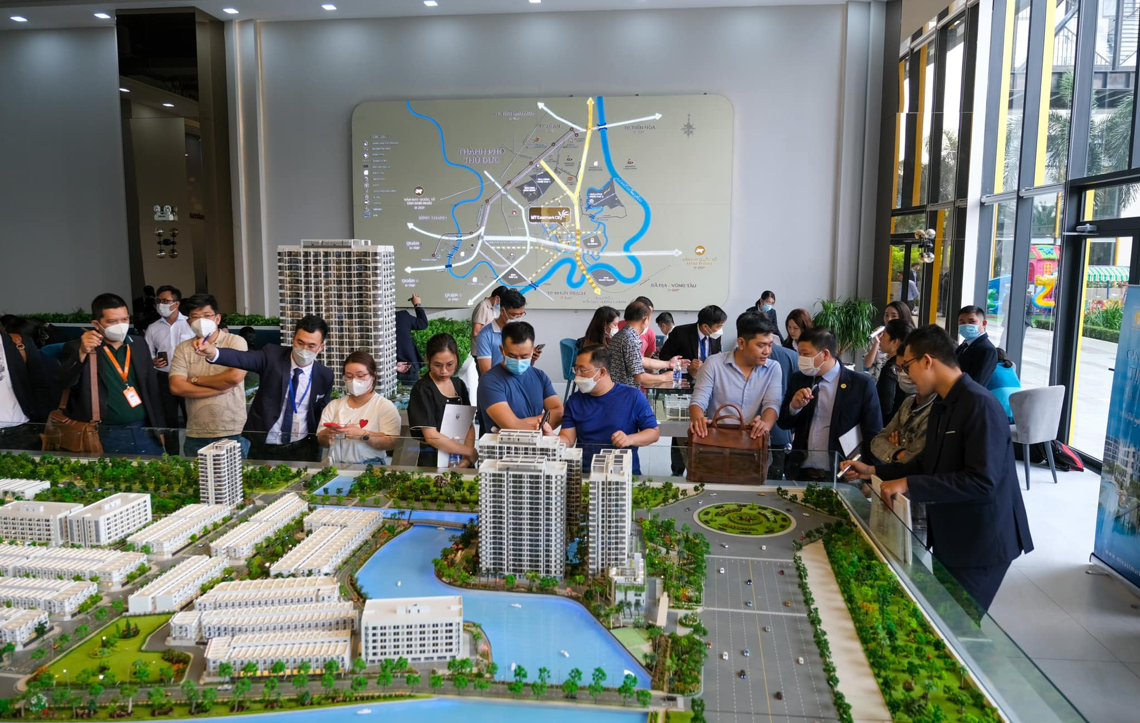 Doanh nghiệp bất động sản tăng mạnh, nhưng làn sóng rút lui khỏi thị trường cũng gia tăng