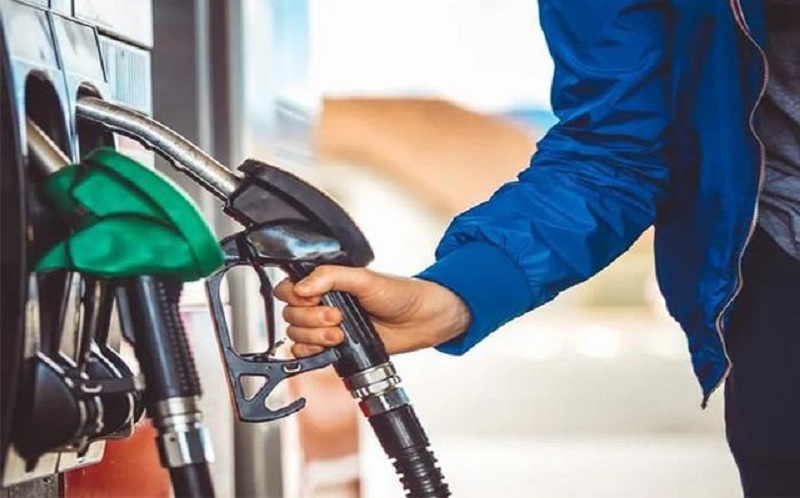 Thống nhất trình Quốc hội giảm mạnh thuế xăng dầu để ứng phó biến động giá