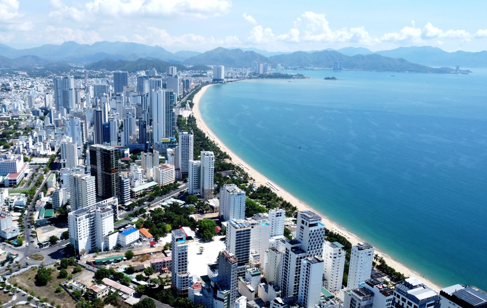 Khánh Hòa: Siết chặt môi giới, xử lý nghiêm thông tin sai lệch về bất động sản