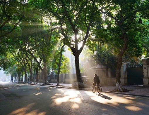 Thời tiết hôm nay 25/4: Bắc Bộ và Trung Bộ có mưa dông, Nam Bộ nắng nóng