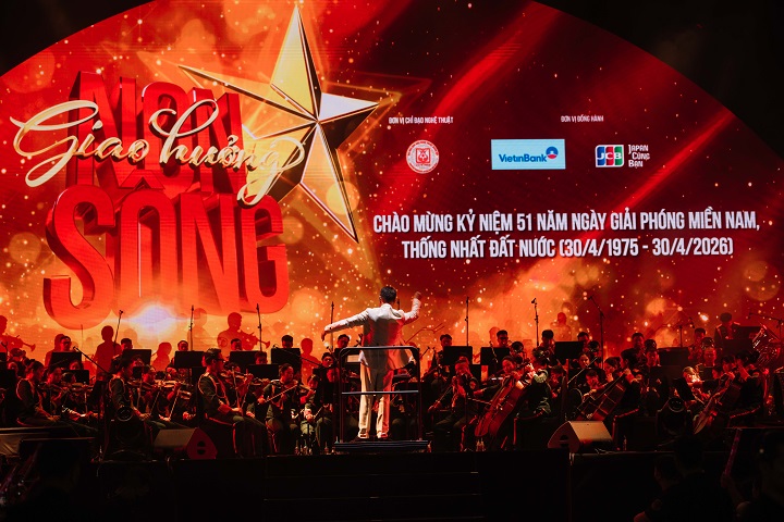 Giao hưởng Non Sông bùng nổ cảm xúc, đưa khán giả đi qua hành trình lịch sử đến hiện đại đầy tự hào