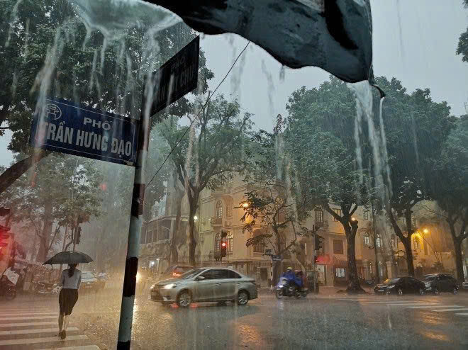 Thời tiết hôm nay 29/4: Bắc Bộ mưa to diện rộng, nhiều nơi đề phòng dông lốc