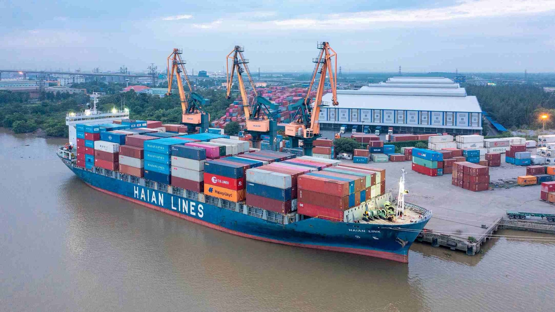 Xếp dỡ Hải An (HAH) báo lãi quý I tăng 29%, biên lợi nhuận cải thiện rõ nét