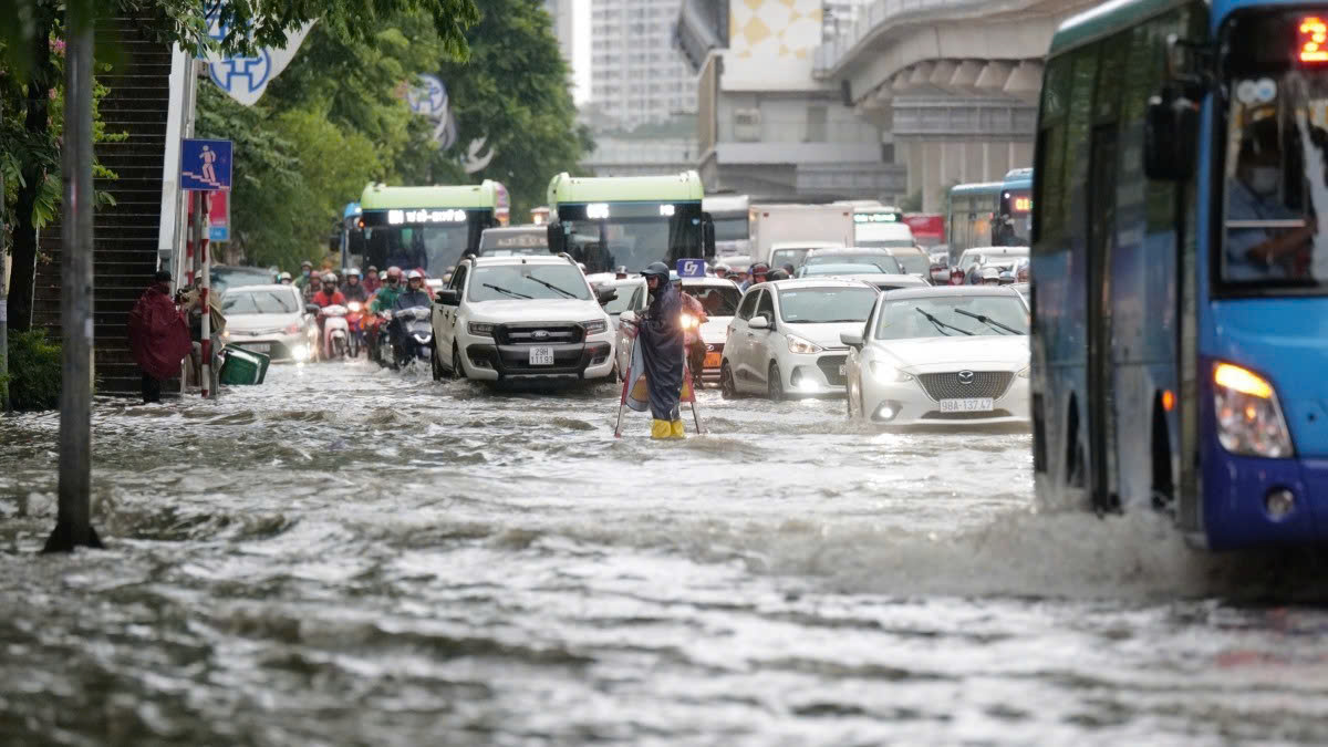 Thời tiết hôm nay 9/5: Bắc Bộ tiếp diễn mưa dông, Nam Bộ có nơi nắng nóng