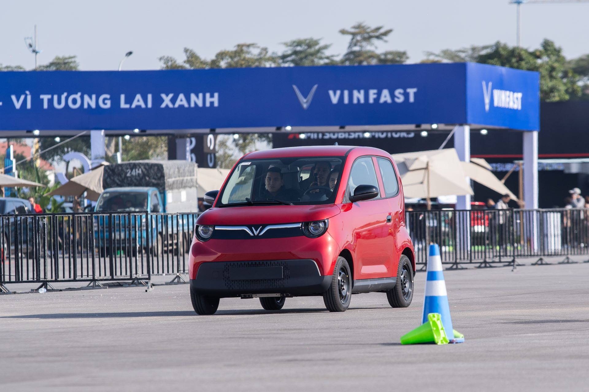 Tài xế dịch vụ bỏ xe xăng, lên đời VinFast Green: Bỏ túi tiền triệu mỗi ngày, chi phí gần như bằng 0
