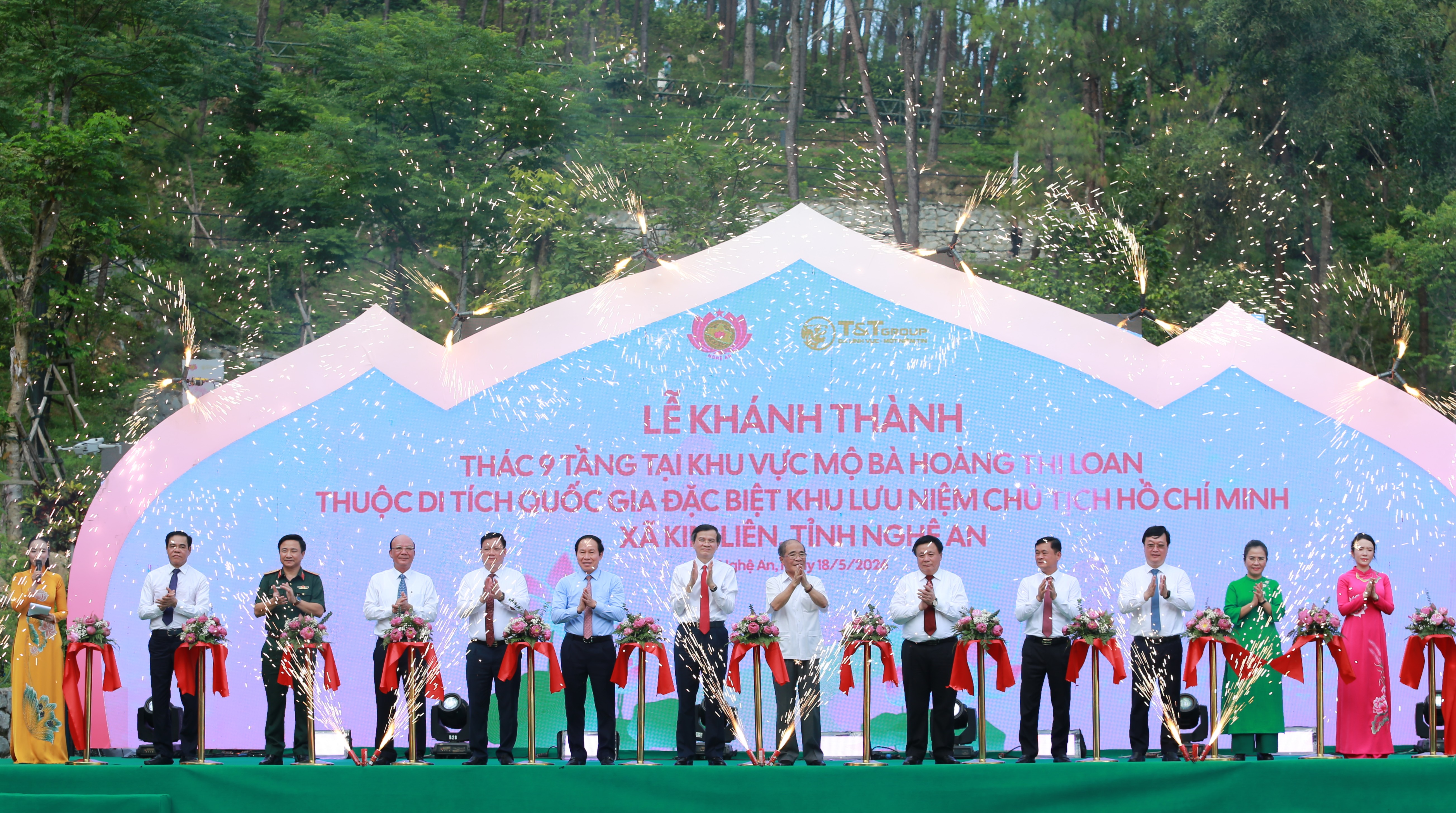Khánh thành công trình Thác 9 tầng tại quê hương Bác Hồ