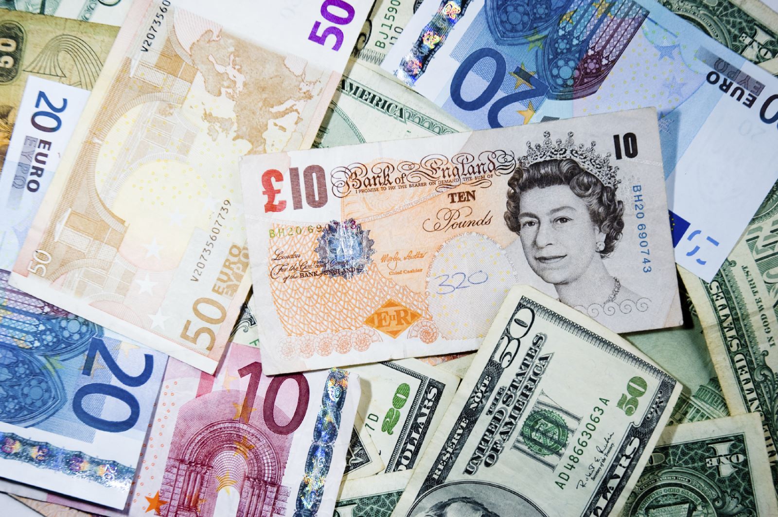 Tỷ giá ngoại tệ hôm nay 20/5: Đồng USD bật tăng, DXY vượt mốc 99 điểm