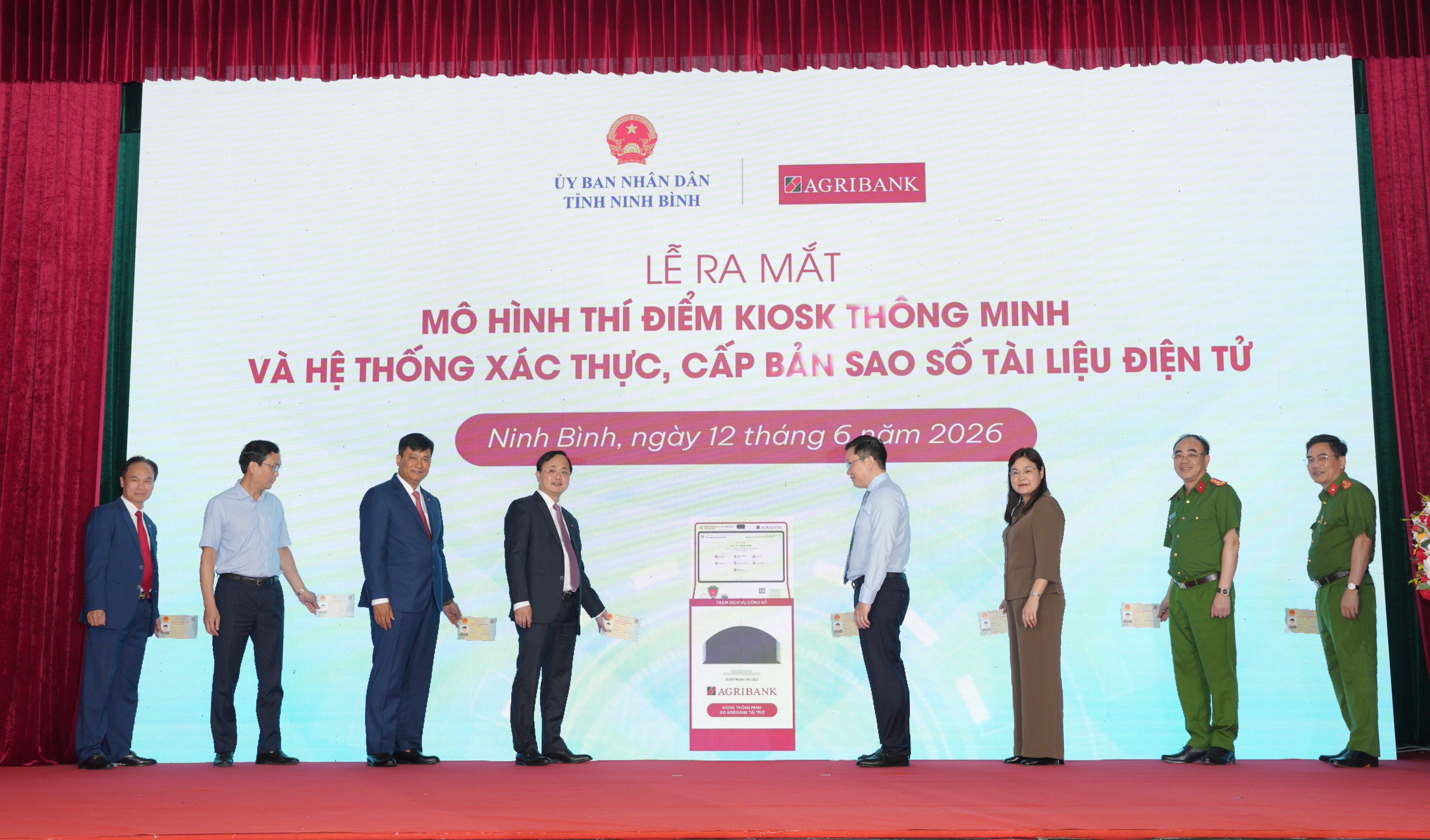 Agribank đồng hành cùng tỉnh Ninh Bình triển khai mô hình Kiosk thông minh: “Cú hích” chuyển đổi số hành chính công