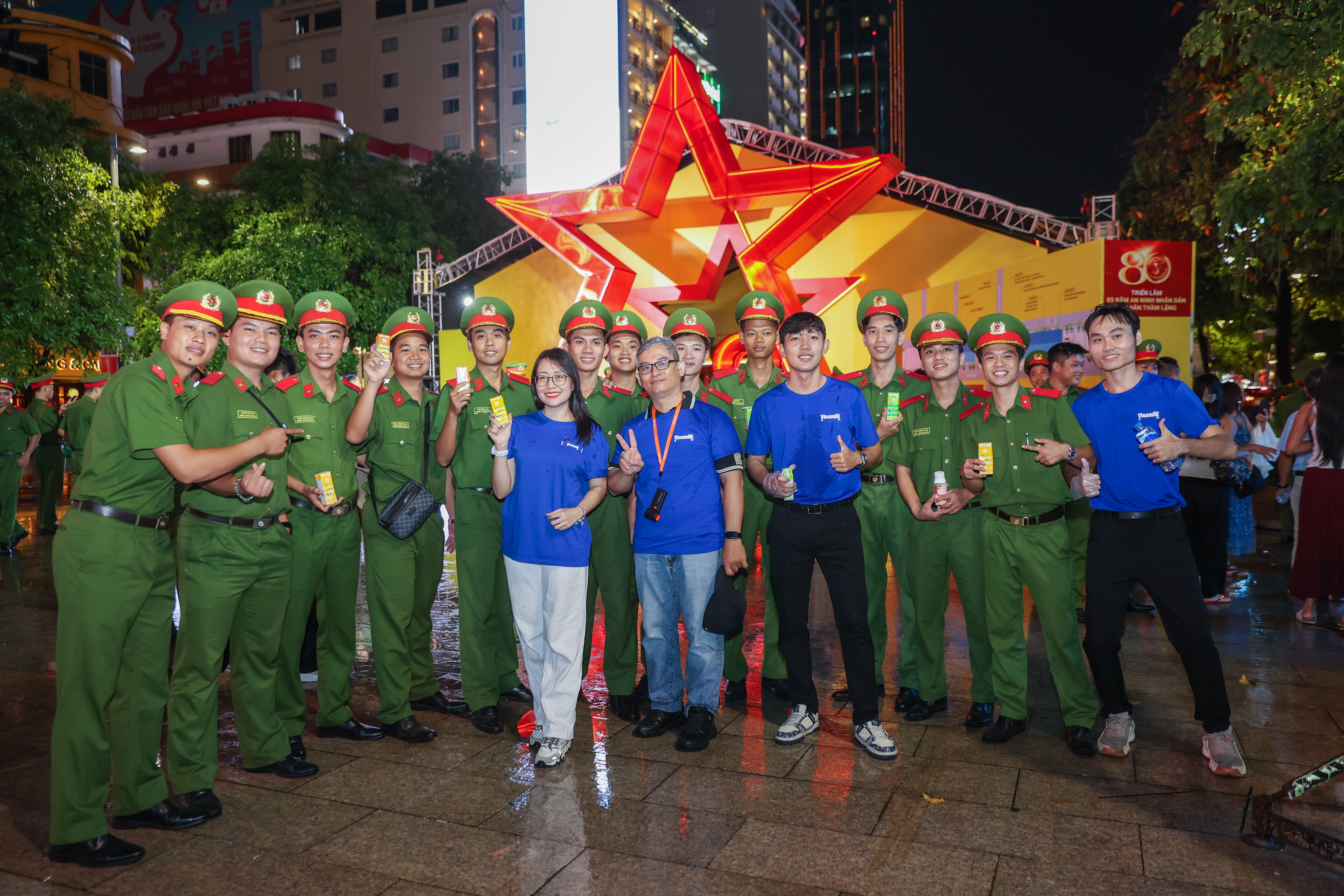 Vinamilk mang đến những trạm tiếp năng lượng giữa Gala 'Tổ quốc bình yên'