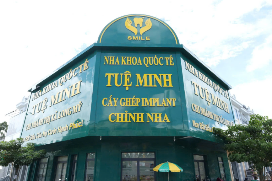 Cần Thơ: Phát hiện chuỗi sai phạm tại Nha khoa Quốc tế Tuệ Minh, niêm phong thiết bị để xử lý