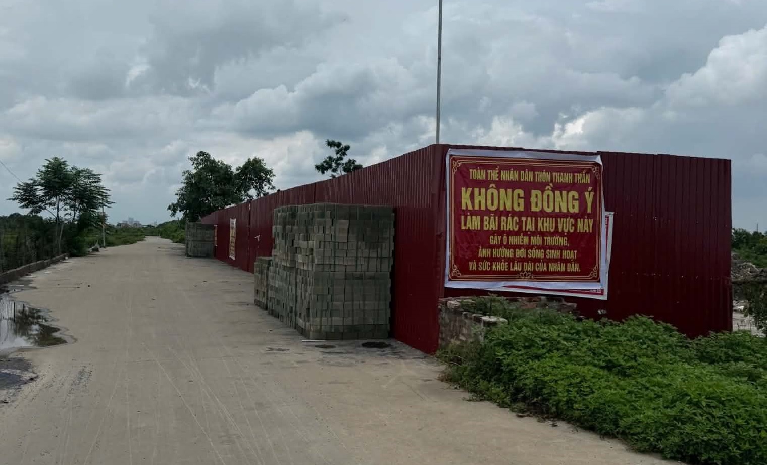 Xã Bình Minh (Hà Nội): Người dân lo ngại bãi tập kết rác quá gần khu dân cư