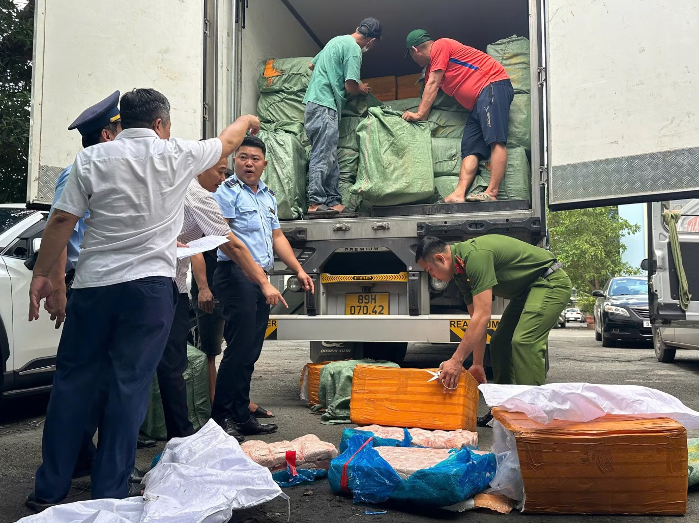 Đồng Nai: Phát hiện gần 17 tấn thực phẩm đông lạnh không rõ nguồn gốc chuẩn bị đưa đi tiêu thụ