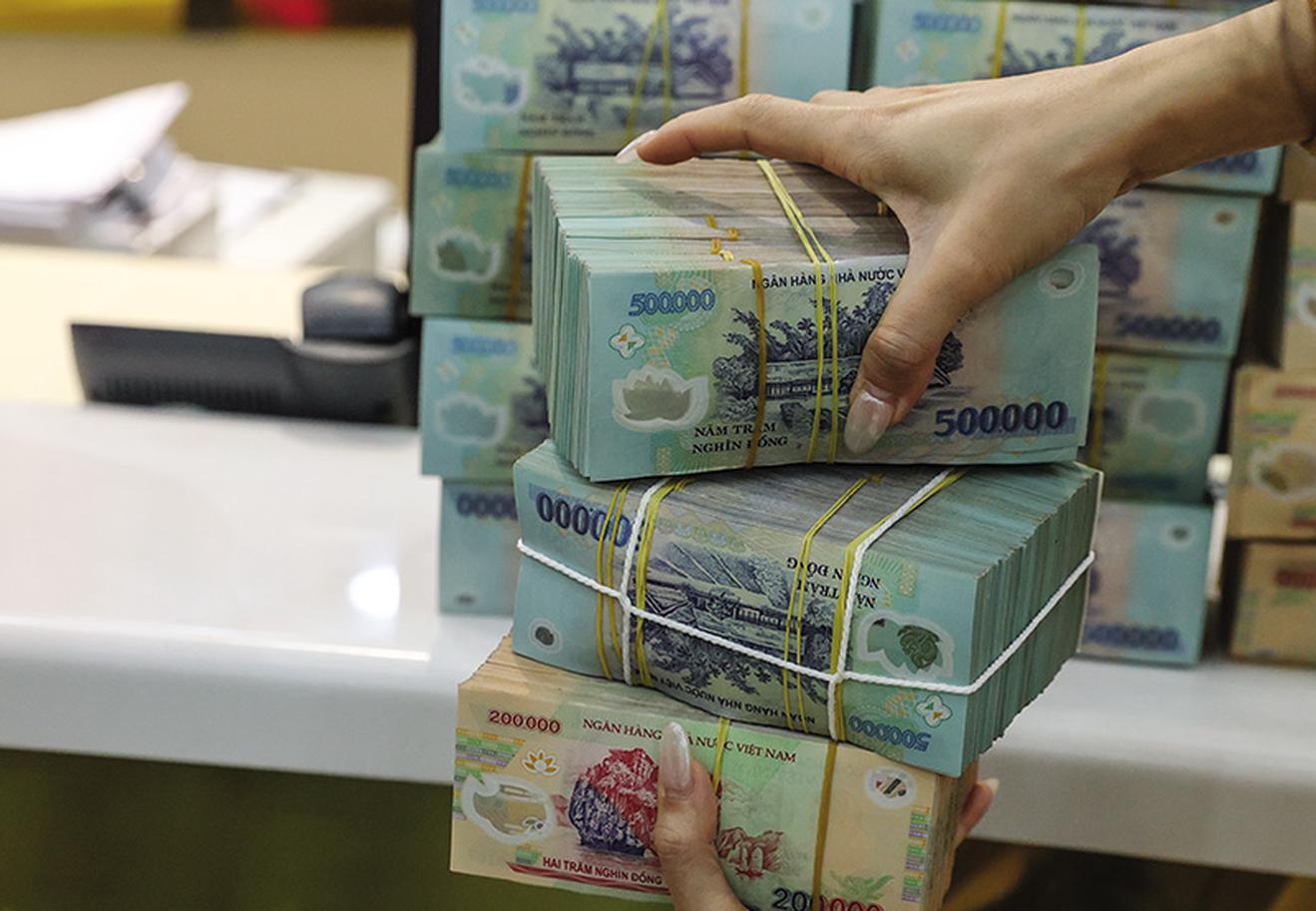 Khơi thông dòng vốn, vì sao lãi vay vẫn cao?
