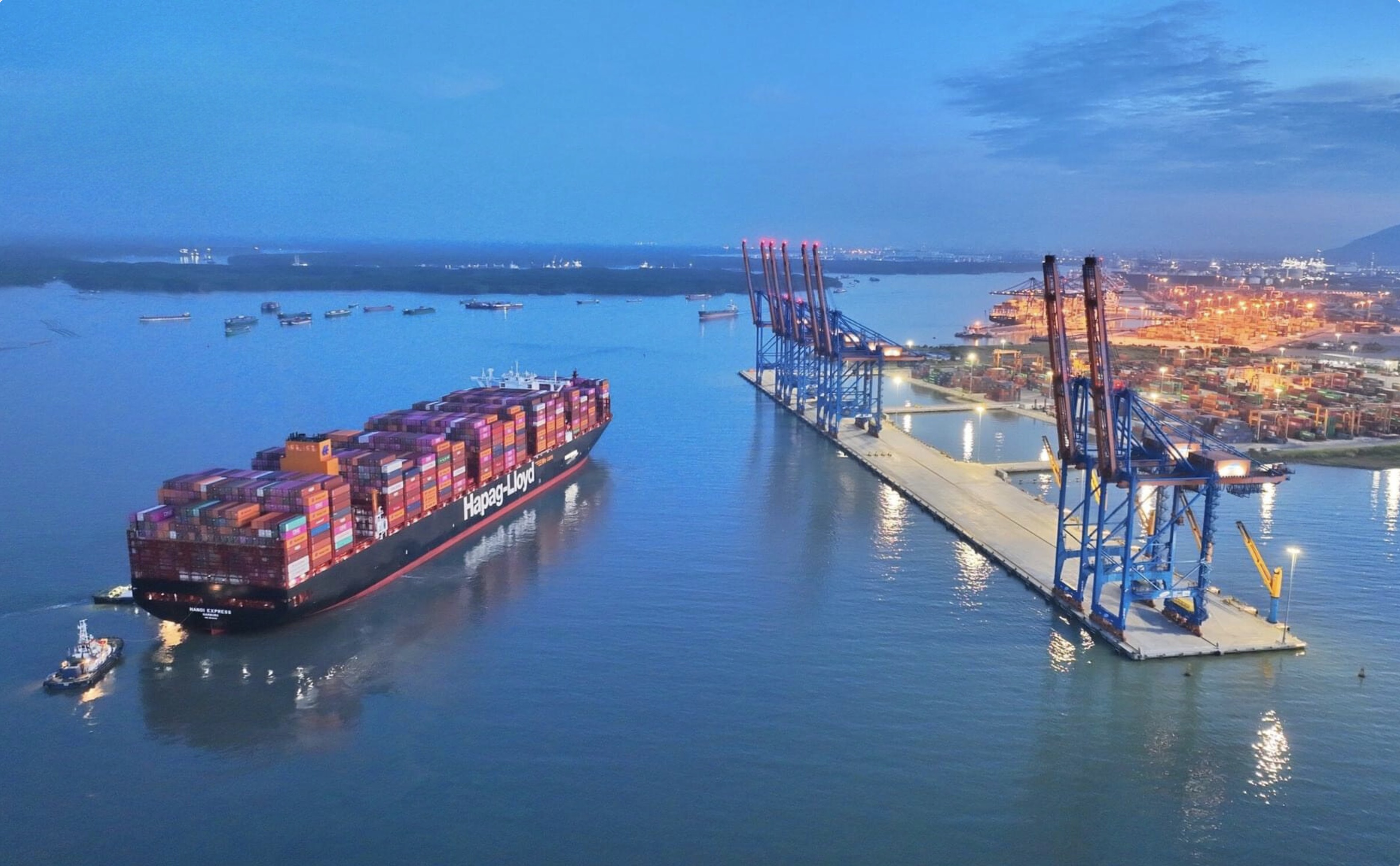 Tăng trưởng 2026: Xuất khẩu bứt phá, sức cầu nội địa vẫn chưa theo kịp