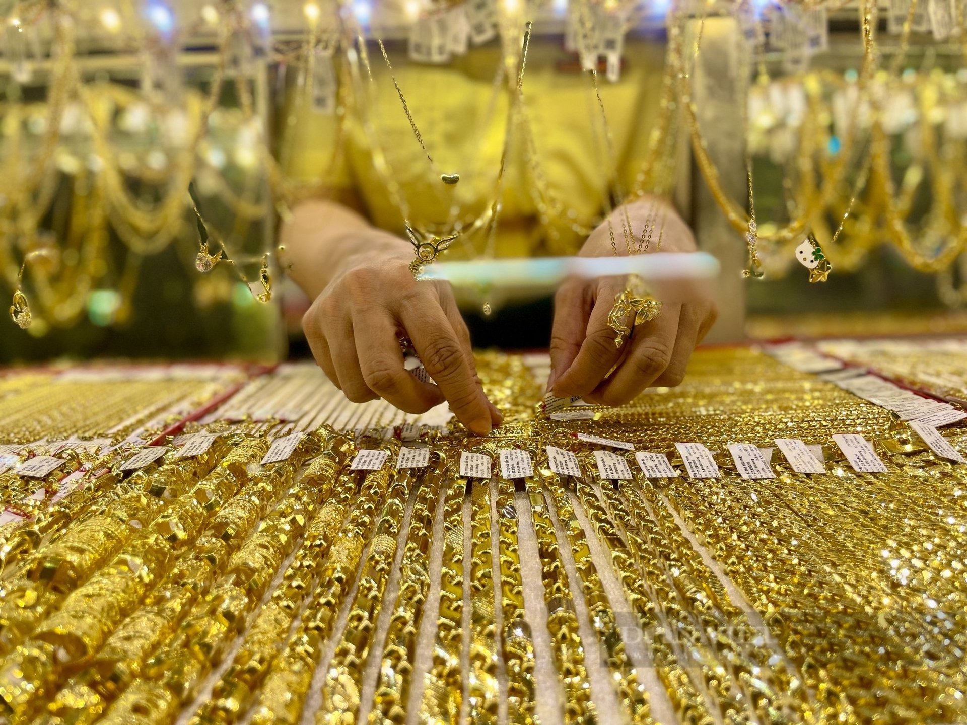Dòng tiền trú ẩn trở lại, giá vàng còn dư địa đi lên?