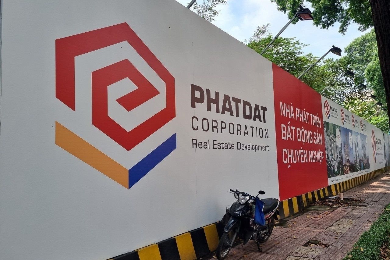 Chủ tịch Phát Đạt chi hơn 240 tỷ đồng mua cổ phiếu, doanh thu 6 tháng giảm 65%