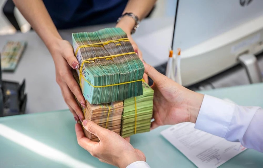 Bơm mạnh vốn cuối năm, ngân hàng đối mặt bài toán nợ xấu