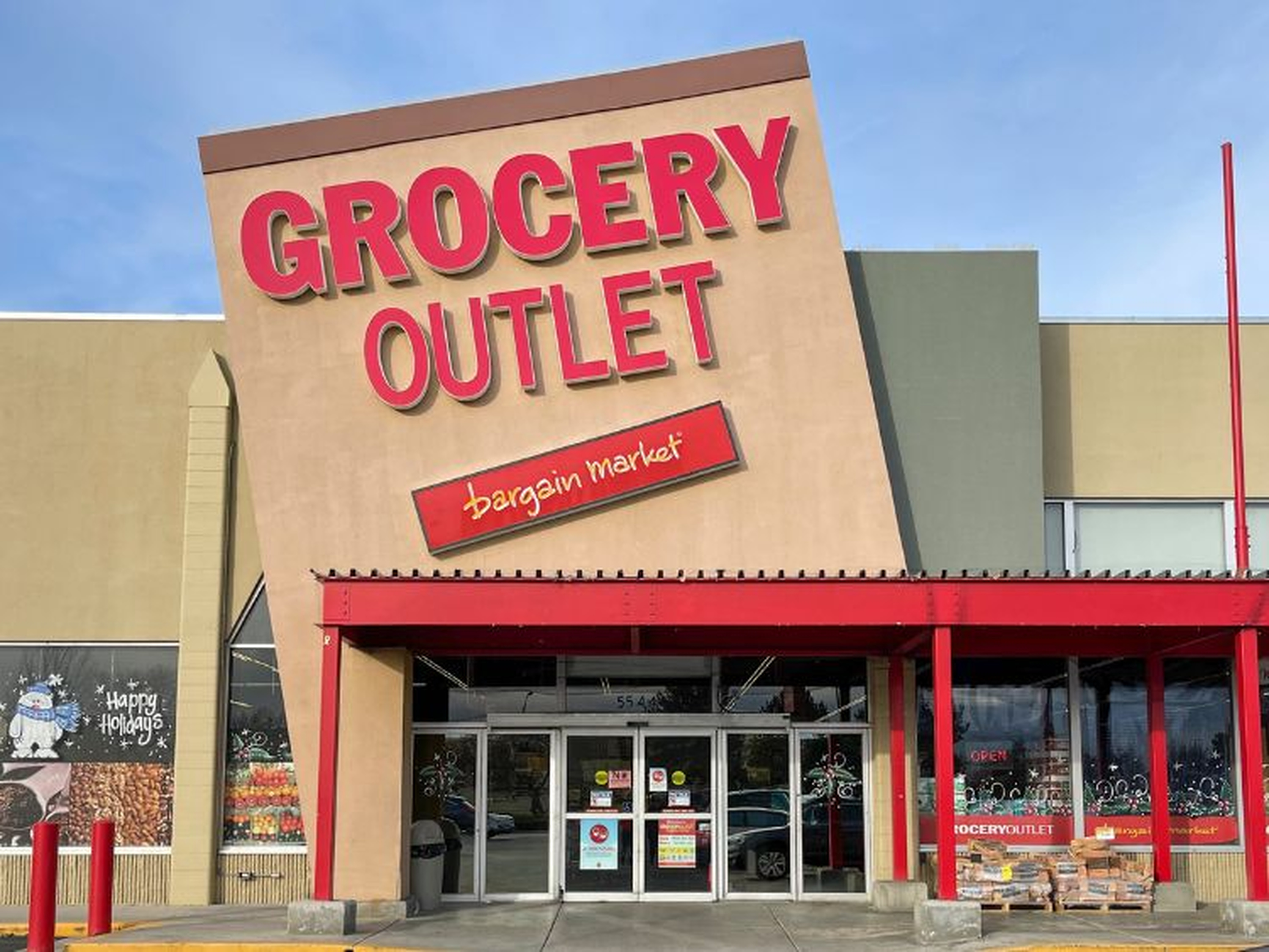 Ma trận cửa hàng tự xưng “outlet”: Hàng hiệu giảm giá đến từ đâu?