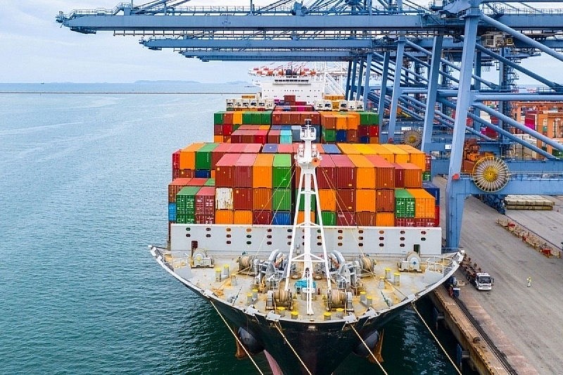 Logistics hưởng lợi từ đà tăng xuất nhập khẩu, giá nhiên liệu vẫn là lực cản
