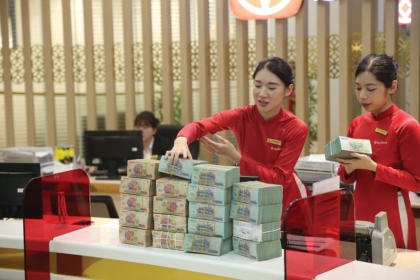 Vốn rẻ mở rộng, dòng tiền vẫn chọn lọc